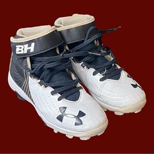 Kids Under Armour Harper 4 Mid RM Jr Baseball Cleats Sz 3Y Shoes 3022062-001